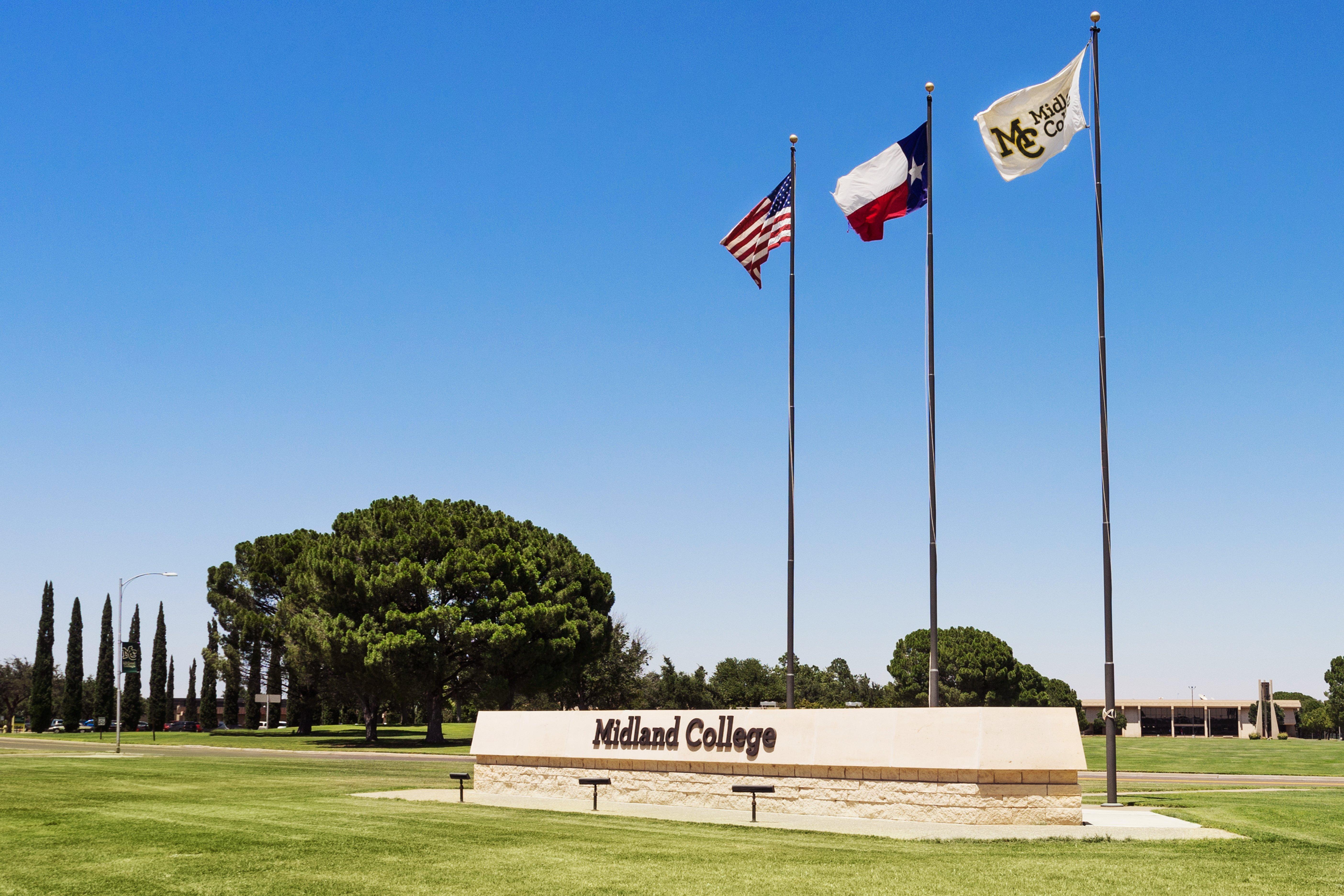 Holiday Inn Express & Suites Midland South I-20 By Ihg Bagian luar foto